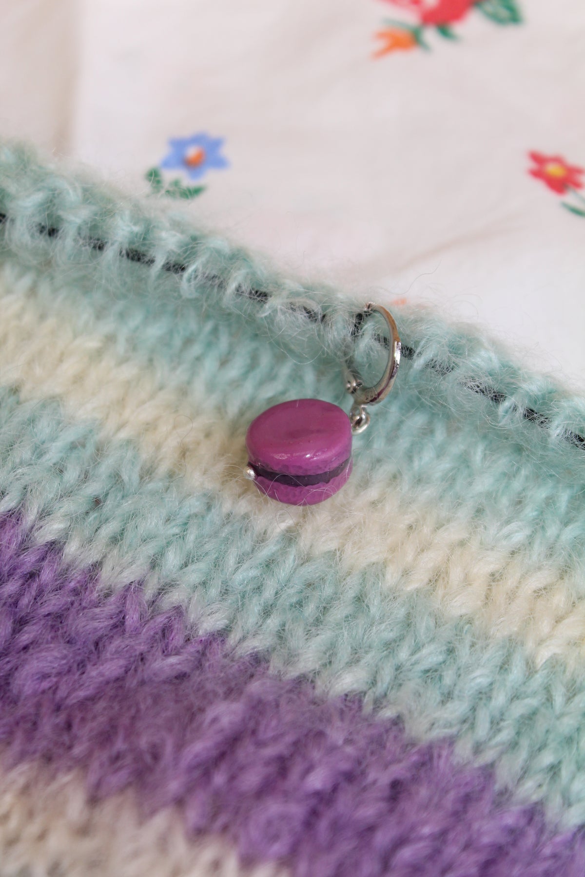Le macaron à la myrtille - Marqueur tricot