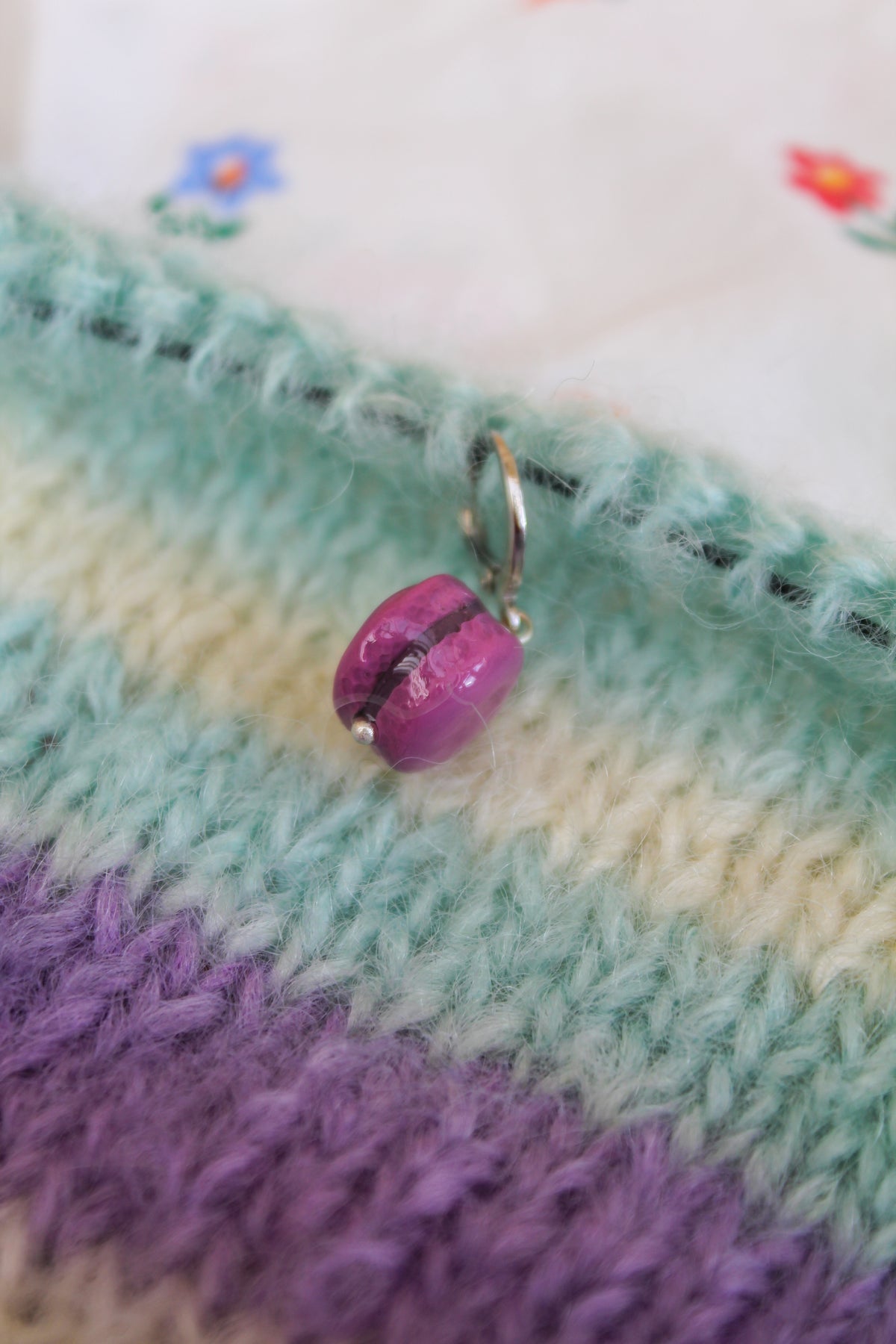 Le macaron à la myrtille - Marqueur tricot