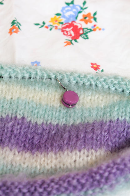 Le macaron à la myrtille - Marqueur tricot