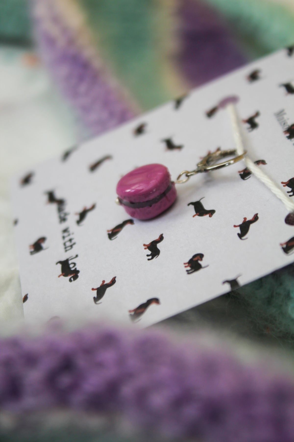Le macaron à la myrtille - Marqueur tricot